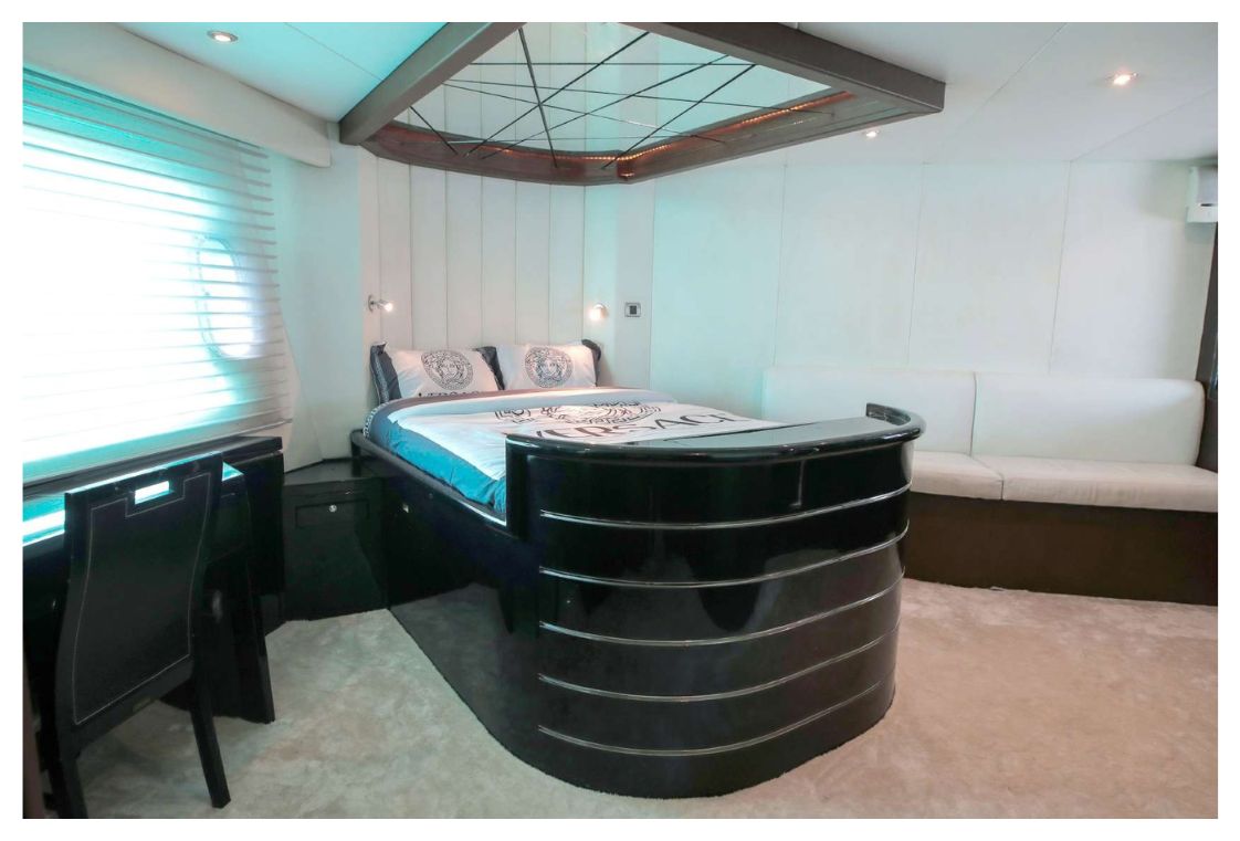 95ft yacht rental in dubai marina